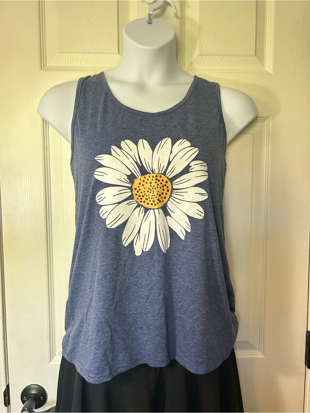 Blue Daisy Graphic Tank Top – Size XL – New Without Tags